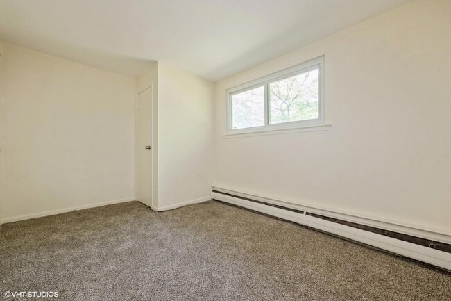 Building Photo - 472 Essex St