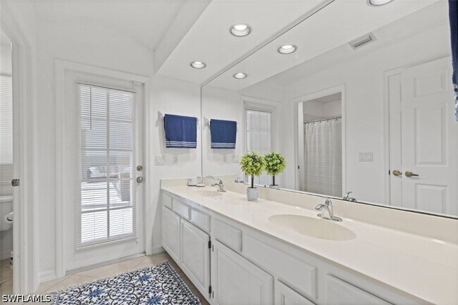 Building Photo - 11774 Longshore Way W