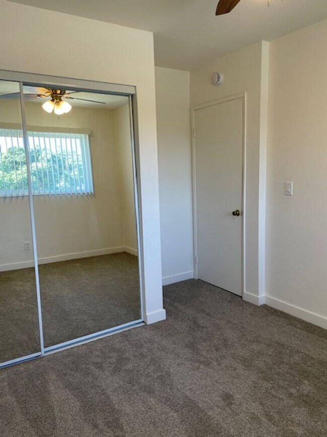 Building Photo - Spacious 2 Bedroom Unit in Huntington Beach