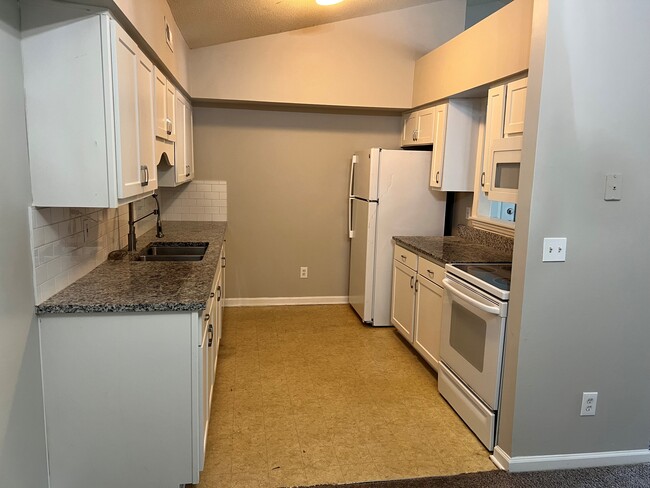 Building Photo - 7117 W Friendly Ave