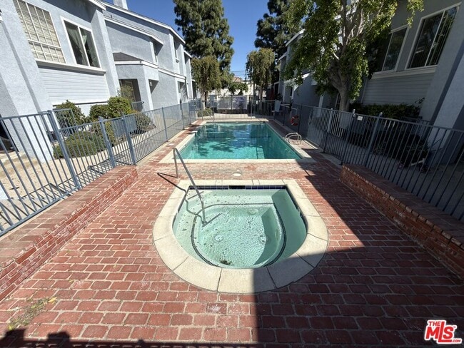 Building Photo - 9915 Variel Ave