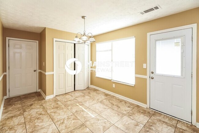 Building Photo - 4 Bedroom Pet-Friendly Home in Jonesboro, GA with Main Street Renewal