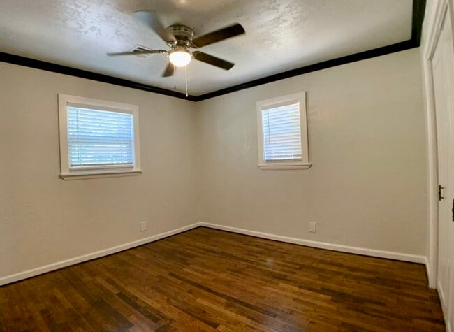 Building Photo - 824 E Symmes St