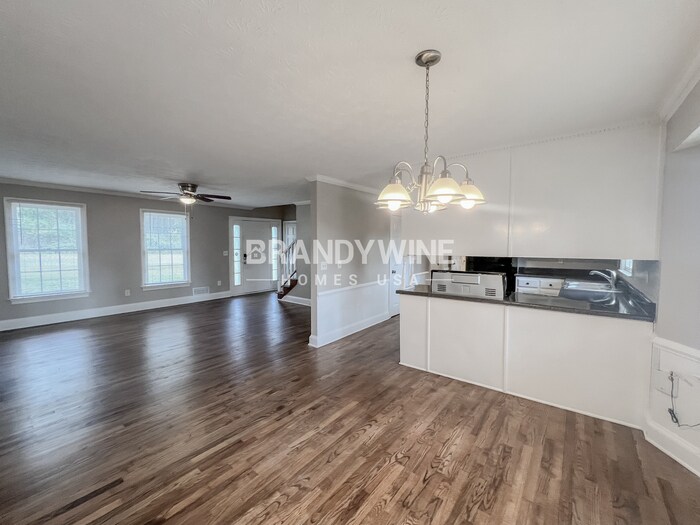 Building Photo - 916 S Deshon Rd