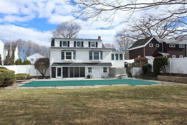 Building Photo - 28 Myrtle St