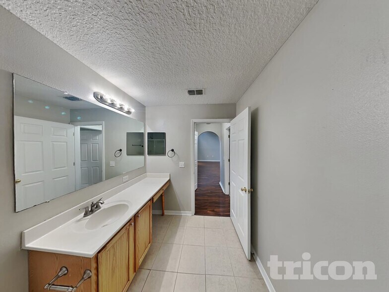 Building Photo - 76589 Longleaf Loop