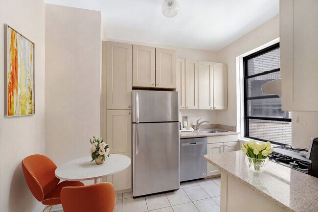 Building Photo - 414 W 121st St