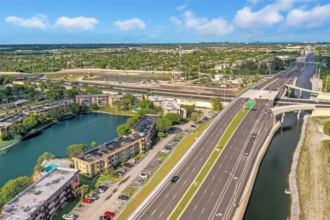 Building Photo - 5335 NW 10th Ct