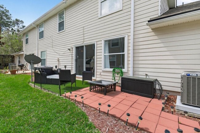 Building Photo - 805 Old Bridge Rd