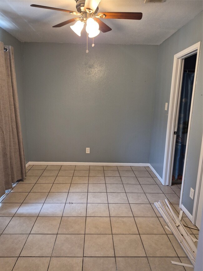 Building Photo - 3506 Cove View Blvd