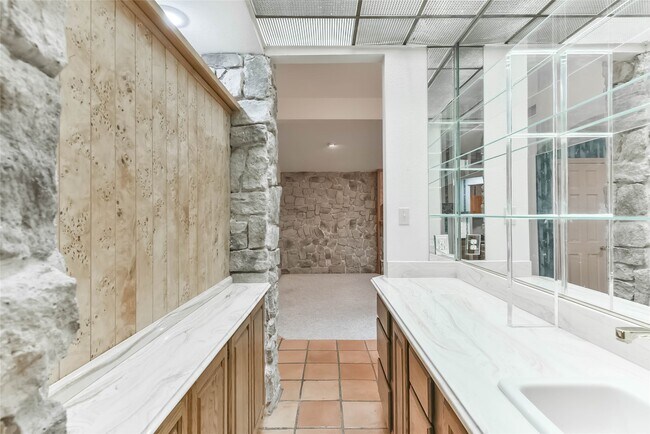 Building Photo - 1 Cadena Ct