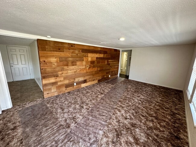 Building Photo - Charming 3 Bedroom House with Fenced Backyard | Conveniently Located near 820 and W. Camp Bowie