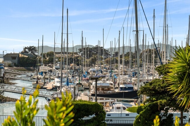 Building Photo - Top-floor Studio at Watergate