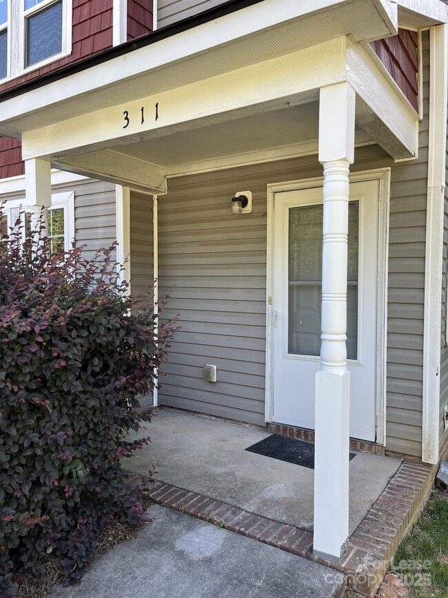 Building Photo - 311 Drury Dr