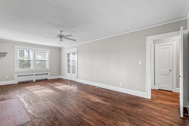 Building Photo - SW, Large Brick Two Bedroom PLUS Two Sun-Rooms, Hardwoods, LR & Separate DR, Fire Place!