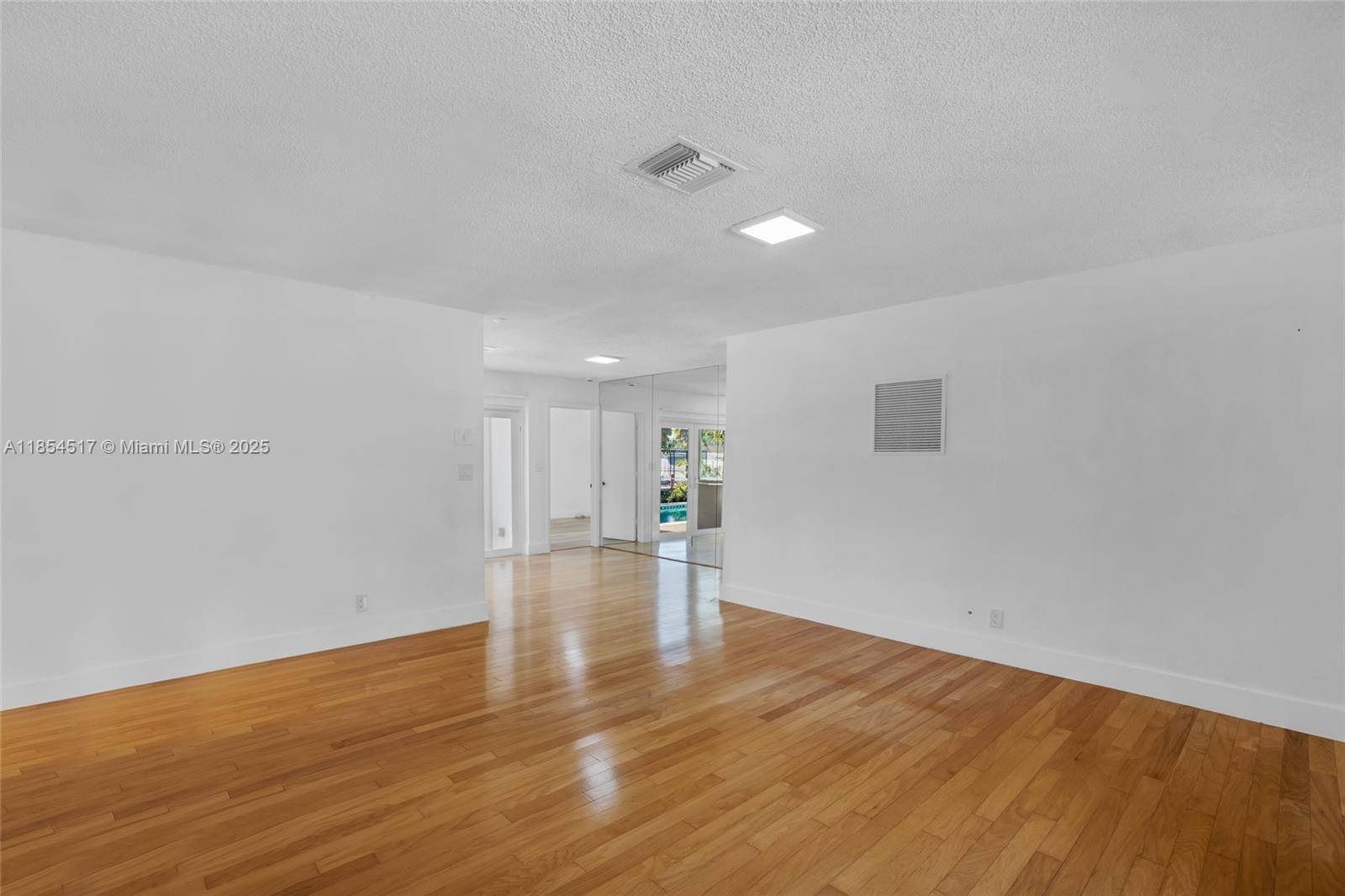 Building Photo - 2020 NW 33rd Ct