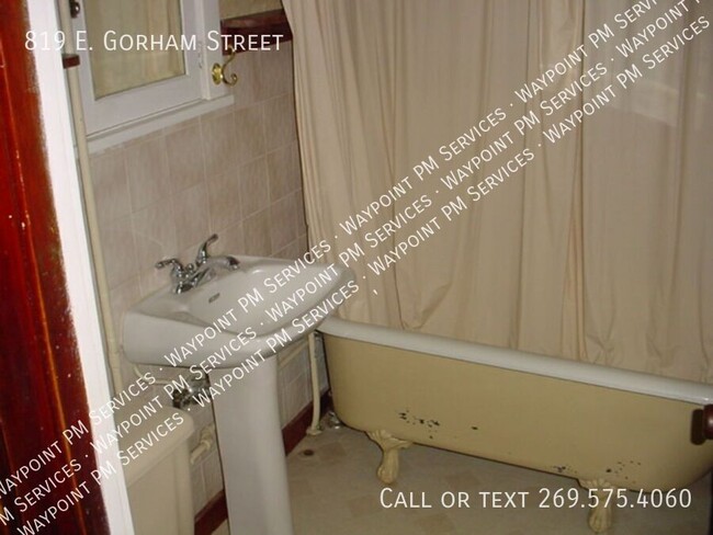 Building Photo - 819 E Gorham St