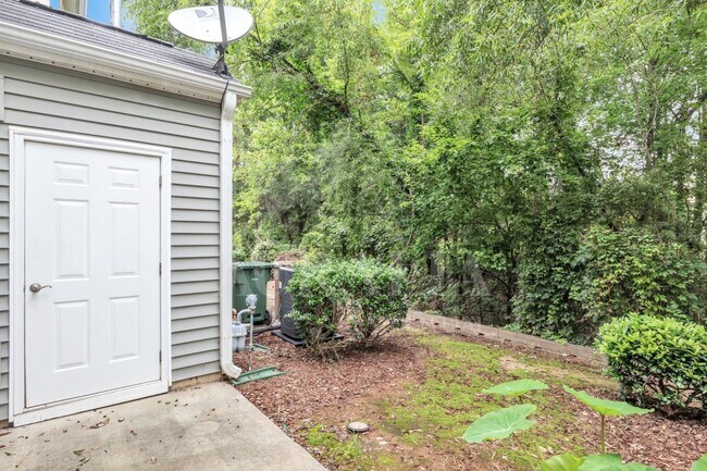Building Photo - 255 Hampshire Downs Dr
