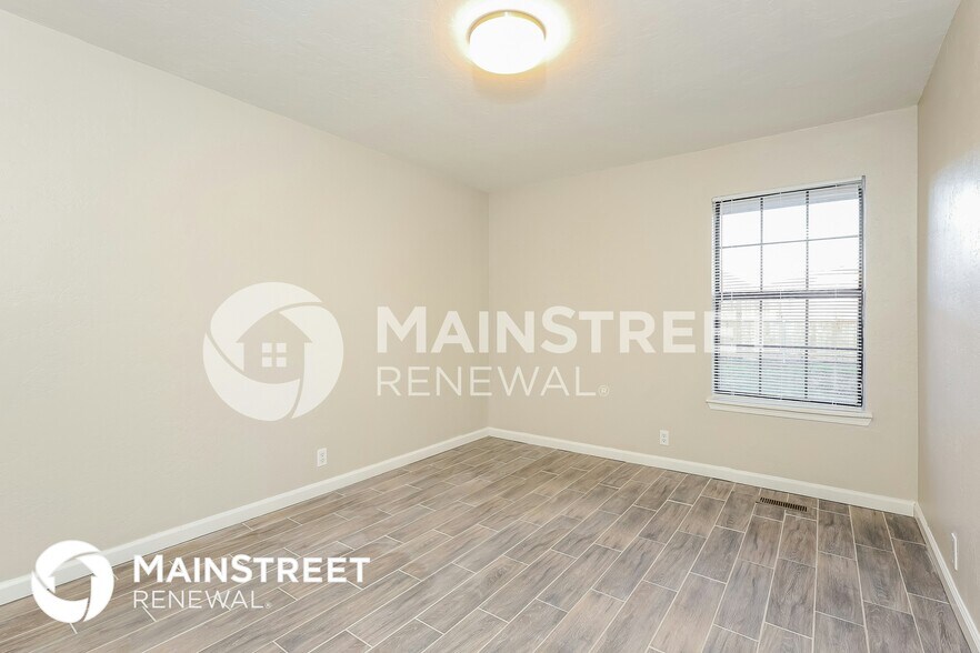 Building Photo - 2705 Fairfield Dr