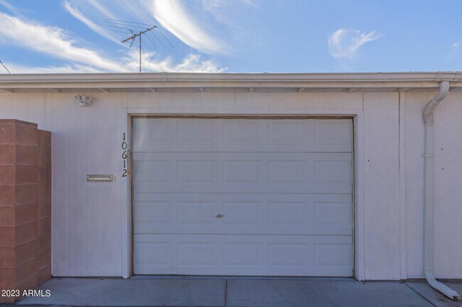 Building Photo - 10612 W Oakmont Dr