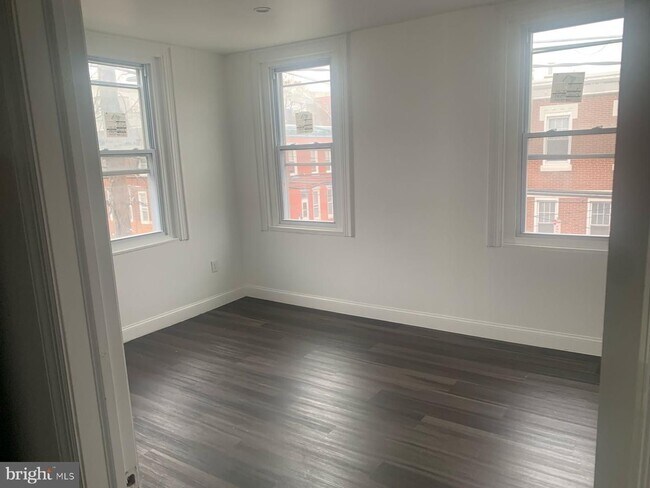 Building Photo - 1770 N Mascher St