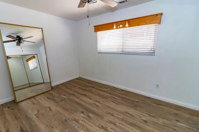 Building Photo - 804 Robinhood Blvd