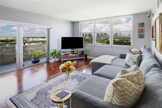 Building Photo - 1625 SE 10th Ave