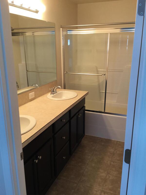 Building Photo - 3395 SE Meadowview Way
