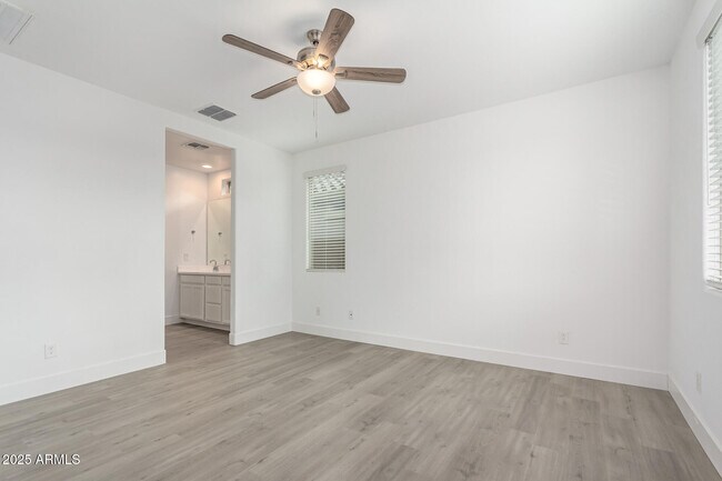 Building Photo - 7276 S 22nd Ln