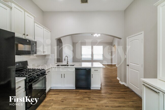 Building Photo - 4810 Bay Vista Dr