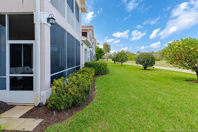 Building Photo - 2371 SW Carriage Hill Terrace