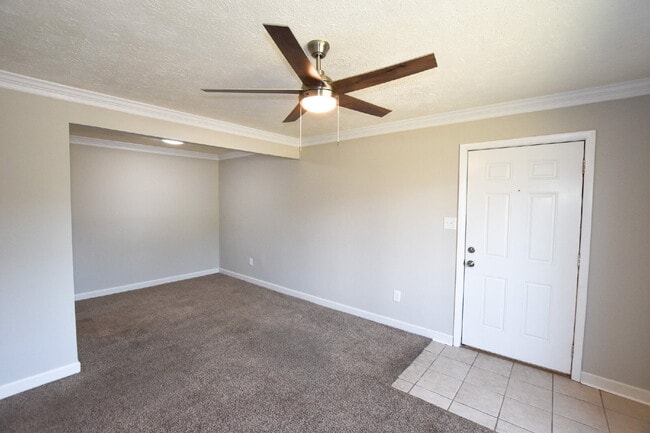 Building Photo - Charming Condo with community pool