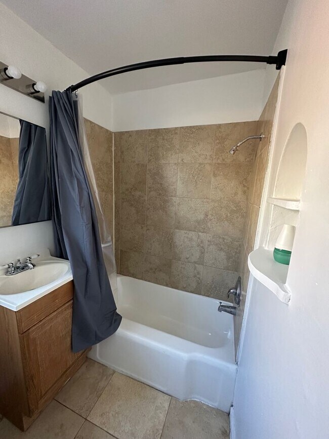 Building Photo - 6719-21 Wunderlin Ave