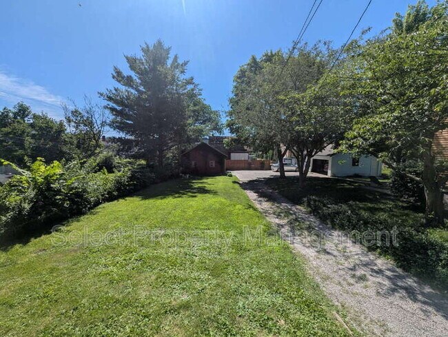 Building Photo - 2526 Hoagland Ave