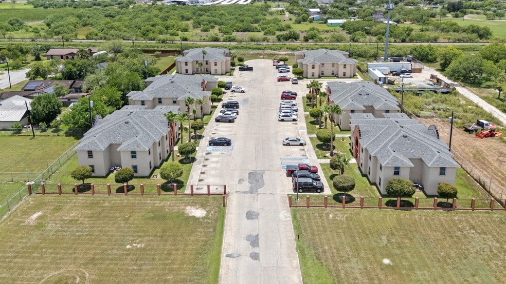 Primary Photo - Luxury Apartments