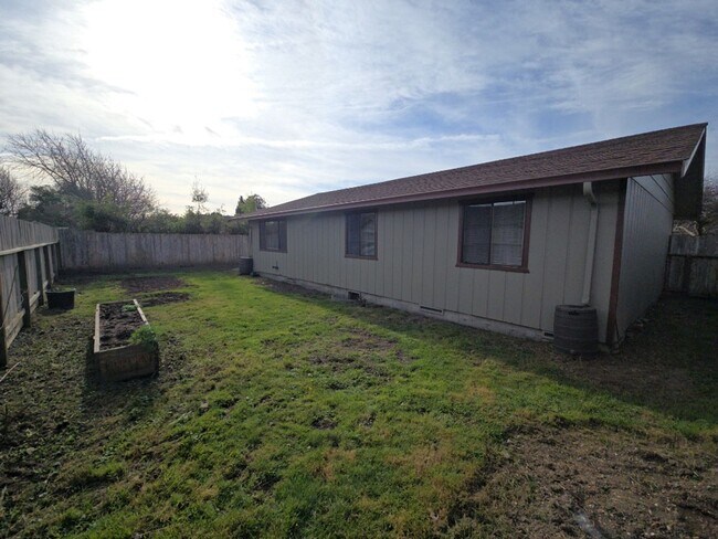 Building Photo - Remodeled 3BD/2A Arcata home close to parks, schools!
