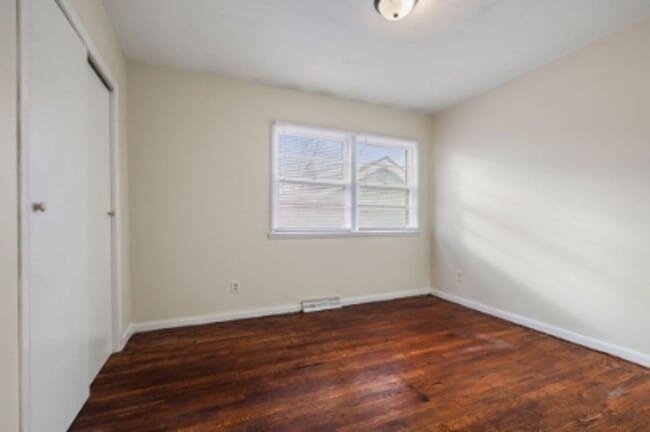 Building Photo - 4 Bed 13 Minutes From Downtown!