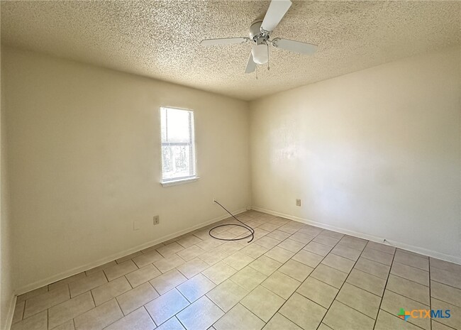 Building Photo - 918 Dryden Ave