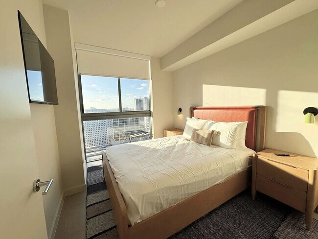 Building Photo - 11 NE 6th St