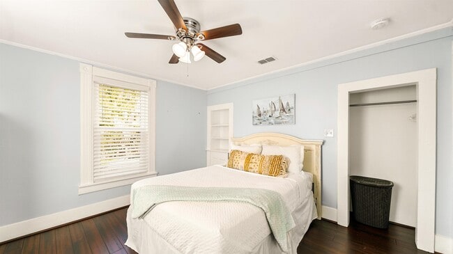 Building Photo - 14 Sanchez Ave