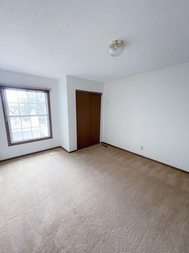 Building Photo - 10943 Sumter Ave S