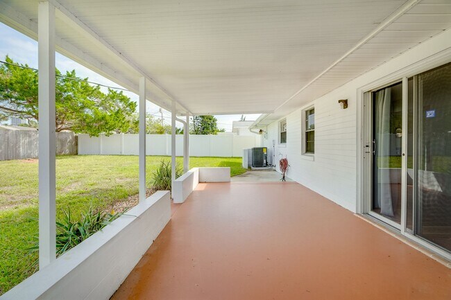 Building Photo - Welcome to your Perfect Beachside Retreat!