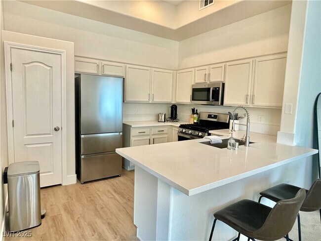 Building Photo - 3451 Desert Cliff St