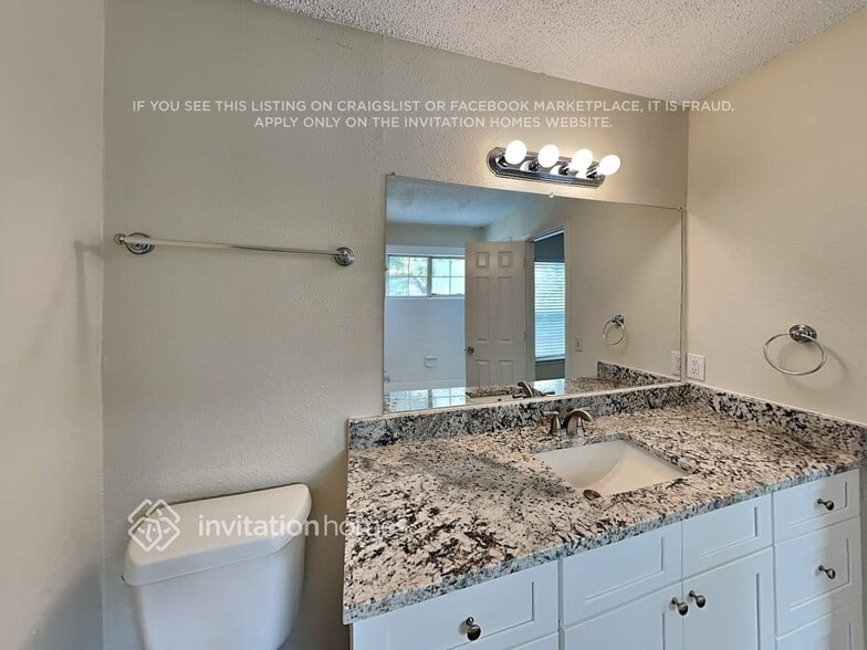 Building Photo - 2107 Stonegate Dr