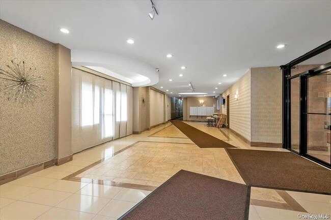 Building Photo - 83-40 Austin St