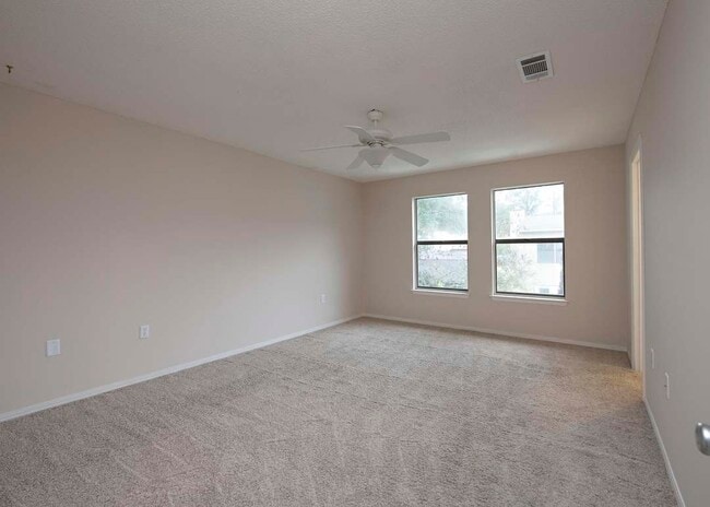 Building Photo - 946 Holbrook Cir