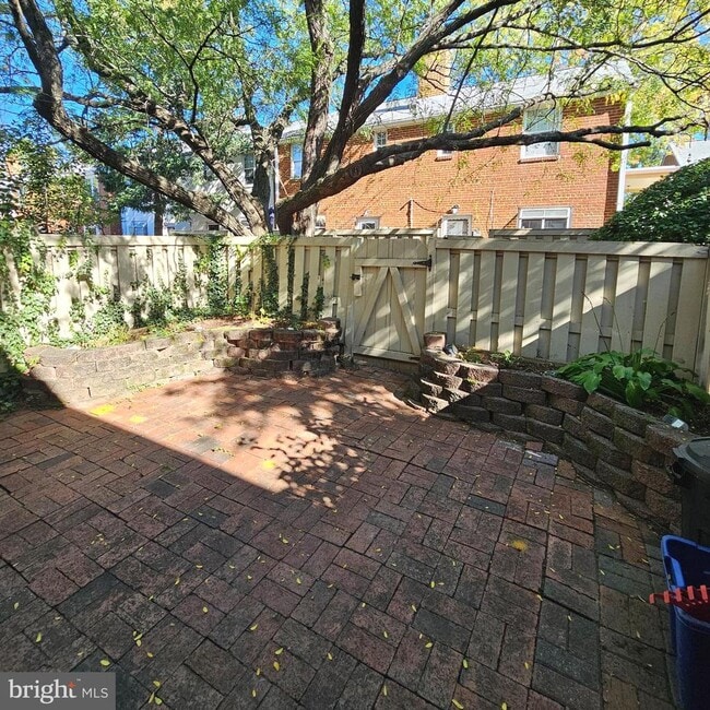 Building Photo - 3727 Ingalls Ave