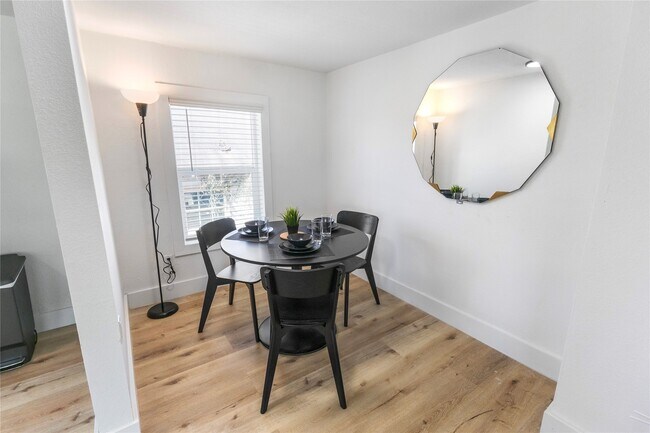 Building Photo - 2820 Blodgett St