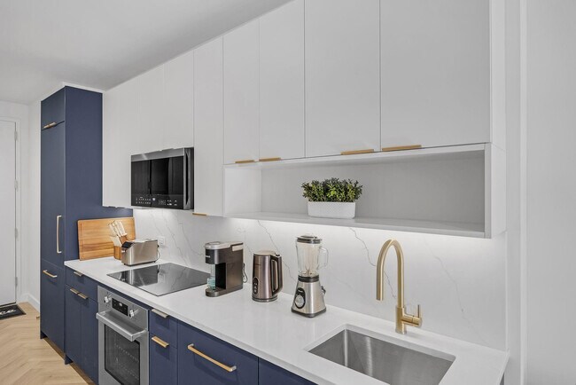 Building Photo - 980 6th Ave