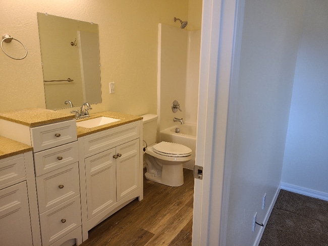 Building Photo - 310 SE L St